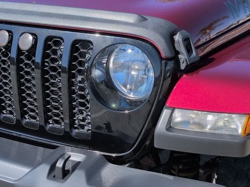 Used 2021 Jeep Gladiator Sport image 6