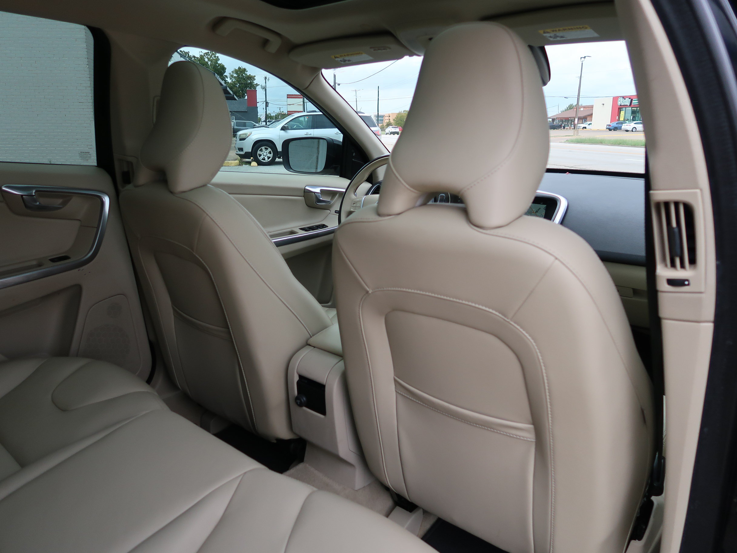 Used 2015 Volvo XC60 T5 Premier w/ Proximity Package FWD image 36