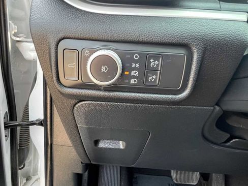 Used 2021 Ford Explorer XLT w/ Equipment Group 202A image 23