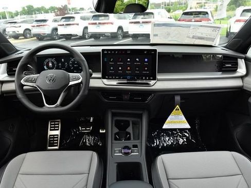 New 2026 Volkswagen Tiguan SE R-Line AWD/4WD image 7