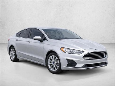 Used 2019 Ford Fusion SE FWD image 3
