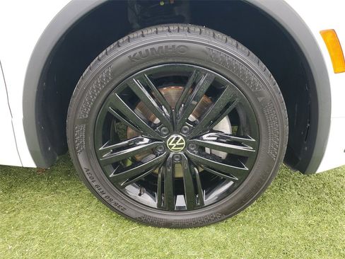 Used 2022 Volkswagen Tiguan SE R-Line image 6