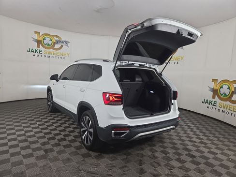 Used 2024 Volkswagen Taos SE FWD image 31