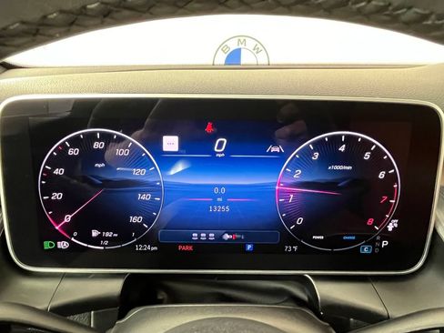 Used 2025 Mercedes-Benz GLC 300 4MATIC image 4