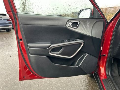 Used 2023 Kia Soul LX image 17