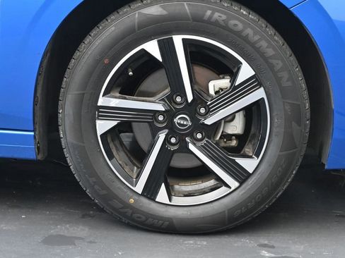 Used 2025 Nissan Sentra SV FWD image 9
