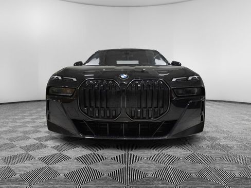 Used 2025 BMW 760i xDrive image 8