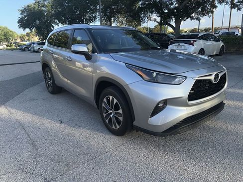 Used 2023 Toyota Highlander XLE FWD image 7