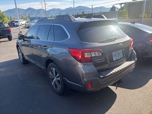Used 2018 Subaru Outback 2.5i Limited AWD/4WD image 3