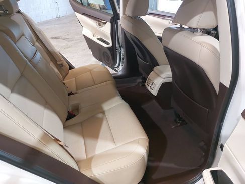 Used 2016 Lexus ES 350 w/ Premium Package w/Wood Trim FWD image 11