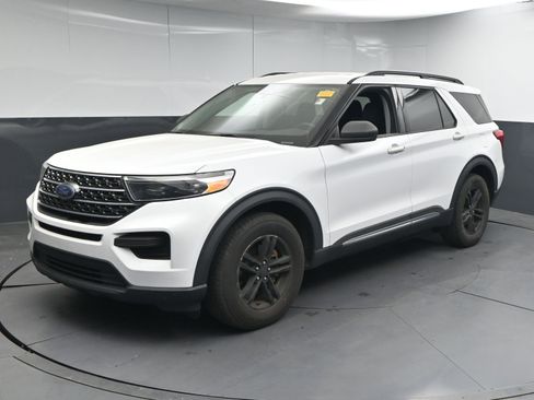 Used 2020 Ford Explorer XLT image 4
