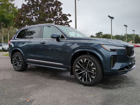 New 2026 Volvo XC90 B6 Plus w/ Protection Package Premier image 2