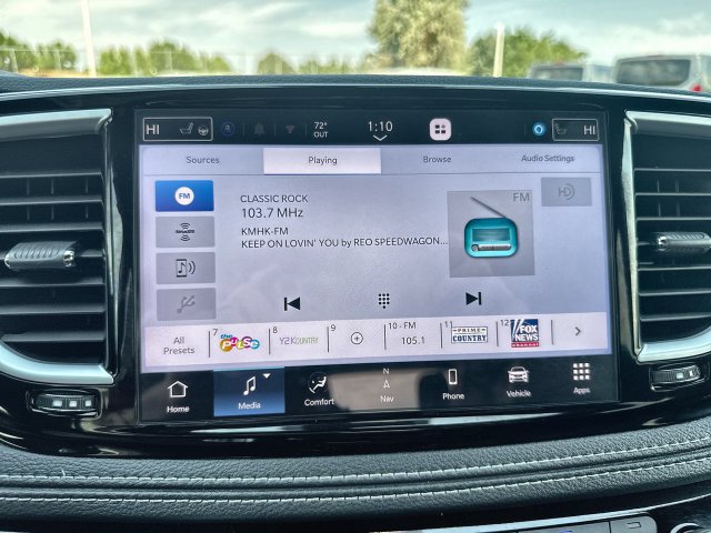 Used 2026 Chrysler Pacifica Limited FWD image 16