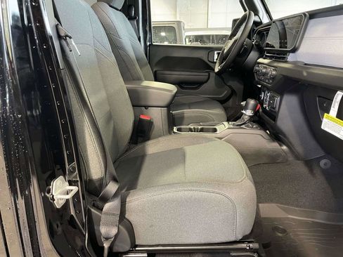 New 2025 Jeep Gladiator Sport image 30