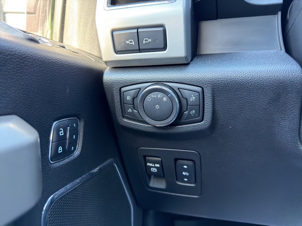 Used 2018 Ford F150 Lariat w/ Equipment Group 502A Luxury AWD/4WD image 34