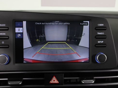 Certified 2025 Hyundai Elantra SE image 27