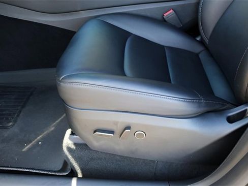 Used 2023 Tesla Model Y Performance image 10