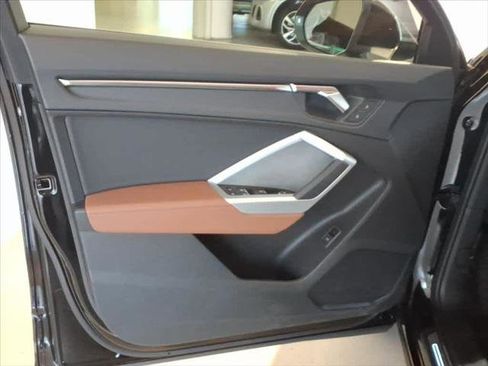 Certified 2025 Audi Q3 2.0T Premium image 10