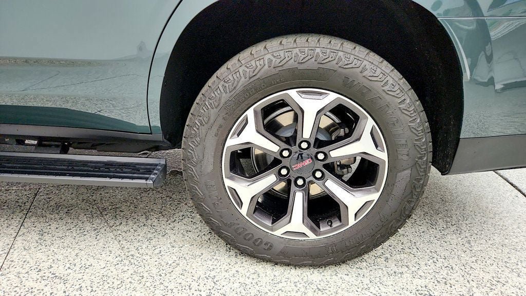 Used 2026 GMC Yukon AT4 Ultimate w/ LPO, Floor Liner Package AWD/4WD image 9