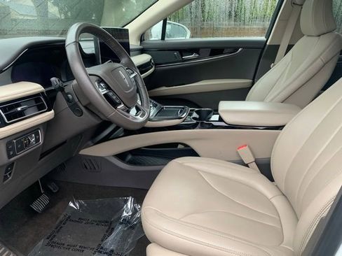 Used 2022 Lincoln Nautilus FWD w/ Premium Package image 12