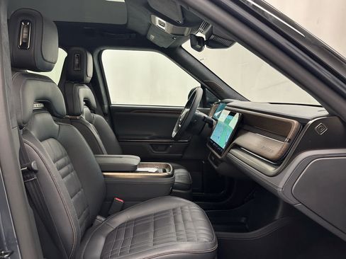 Used 2025 Rivian R1S Premium AWD/4WD image 19