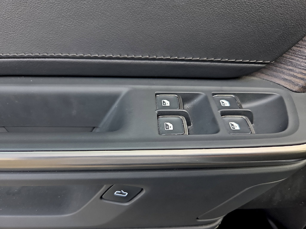 Used 2025 Rivian R1T Adventure Dual AWD/4WD image 18