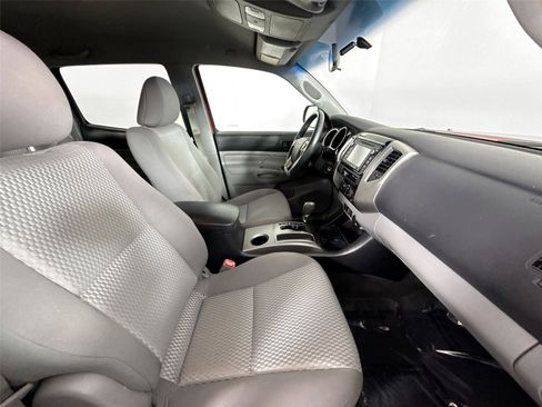 Used 2015 Toyota Tacoma PreRunner image 45