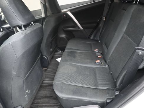 Used 2018 Toyota RAV4 LE FWD image 14