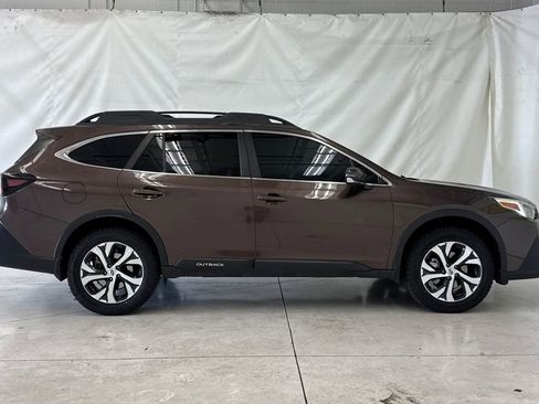 Used 2021 Subaru Outback Limited image 3