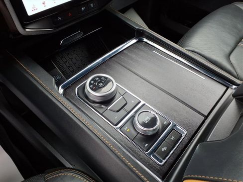 Certified 2023 Ford Expedition Platinum AWD/4WD image 18