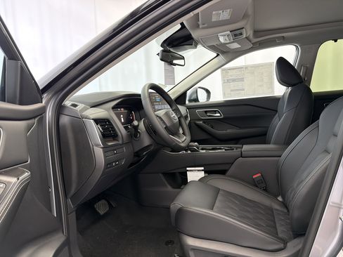 New 2026 Nissan Rogue Platinum AWD/4WD image 7
