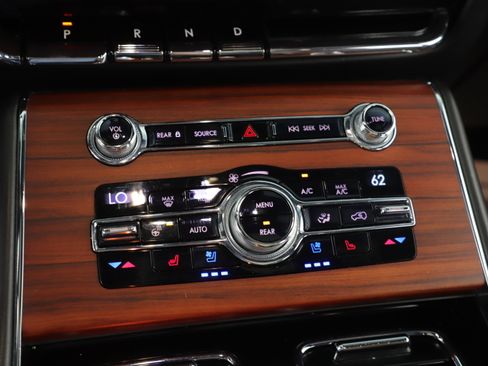Used 2020 Lincoln Aviator Reserve w/ Equipment Group 201A image 15