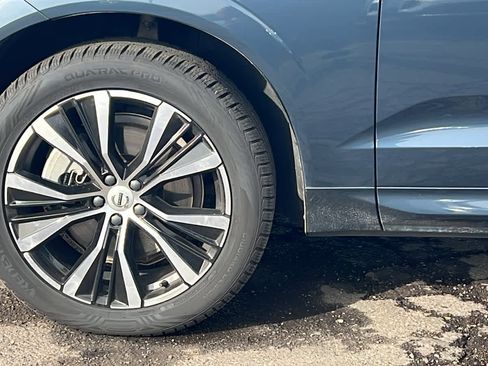 Used 2023 Volvo XC60 B6 Ultimate w/ Climate Package image 9