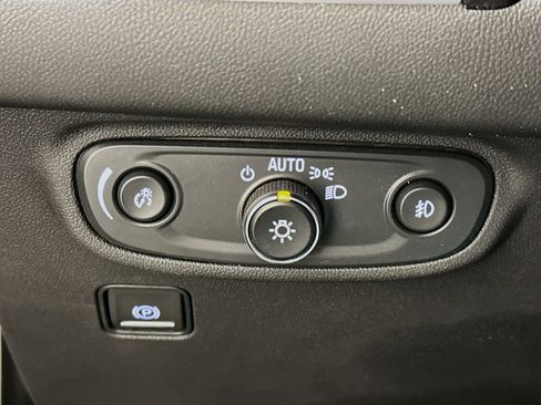 Used 2024 GMC Terrain SLT image 17