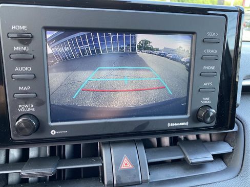 Used 2021 Toyota RAV4 LE AWD/4WD image 13