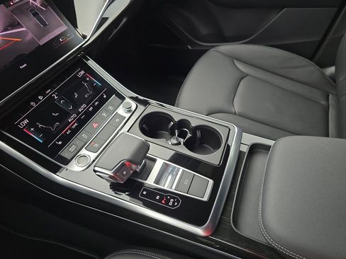 Used 2025 Audi Q7 Premium w/ Convenience Plus Package image 27
