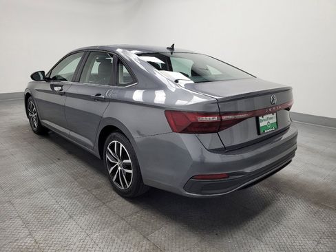 Used 2025 Volkswagen Jetta SE FWD image 3