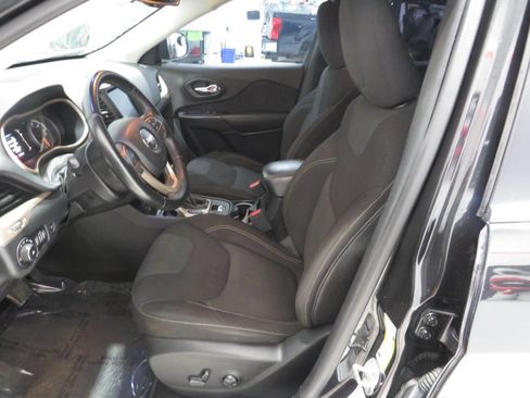 Used 2016 Jeep Cherokee Latitude w/ Comfort/Convenience Group FWD image 13
