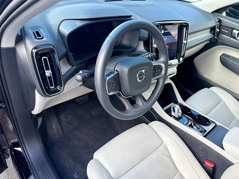 Used 2024 Volvo XC40 B5 Plus image 10