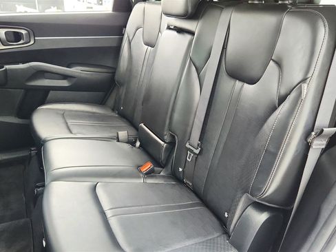 Used 2024 Kia Sorento S FWD image 32
