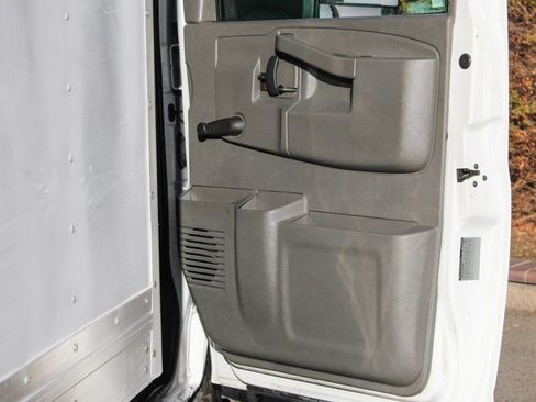 Used 2016 Chevrolet Express 4500 w/ Chrome Appearance Package RWD image 30