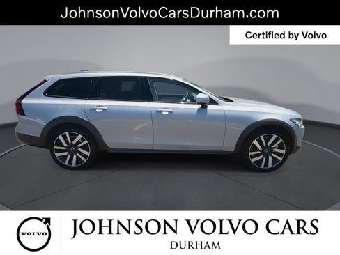 Certified 2025 Volvo V90 B6 Cross Country Plus AWD/4WD image 10