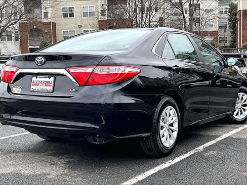 Used 2015 Toyota Camry LE image 12