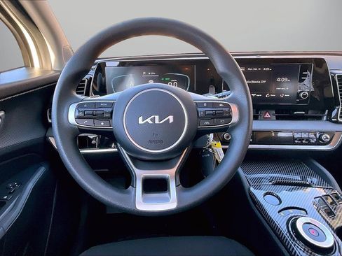 Used 2025 Kia Sportage LX image 11