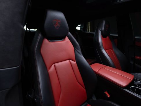 Used 2022 Lamborghini Urus AWD/4WD image 47