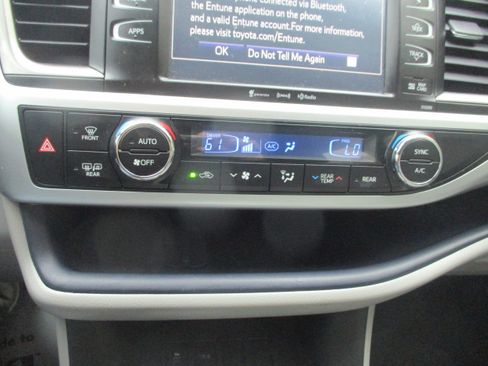 Used 2019 Toyota Highlander XLE FWD image 22