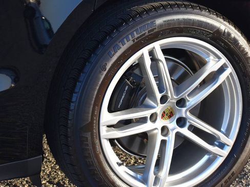 Used 2021 Porsche Macan AWD/4WD image 30