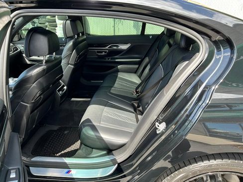 Used 2019 BMW 750i w/ M Sport Package RWD image 22