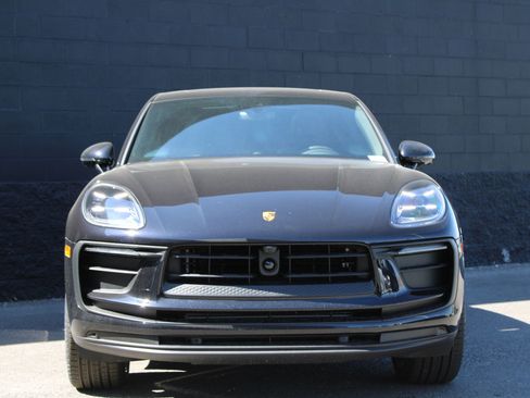 New 2025 Porsche Macan image 6
