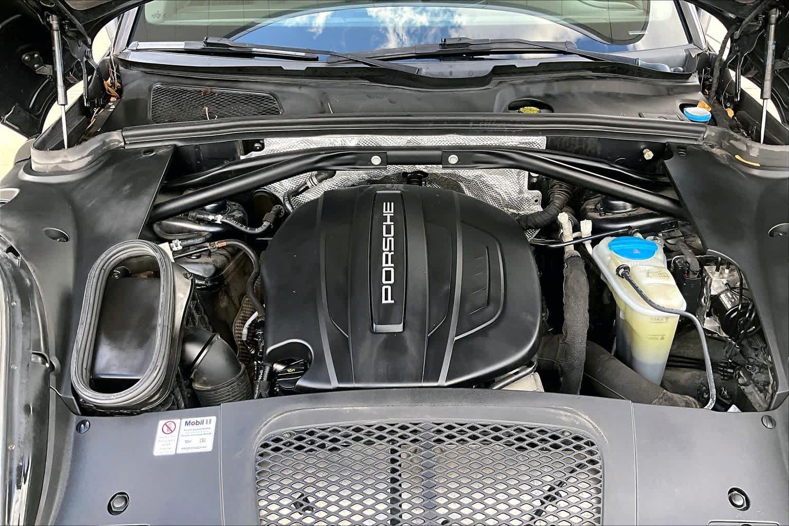 Used 2017 Porsche Macan AWD/4WD image 27